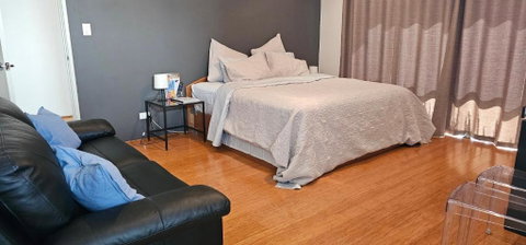 Private King Bed Guest Suite - New South Wales Tourism  0