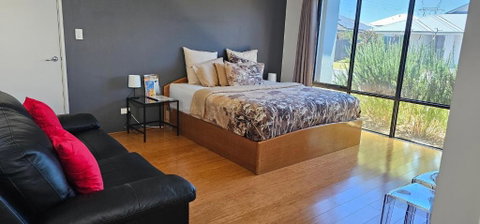 Private King Bed Guest Suite - New South Wales Tourism  2