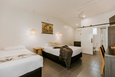Yeppoon Surfside Motel - New South Wales Tourism  2