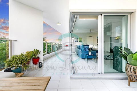 ZEN Tree Blossom: 3-BR Luxury Apt Near Waterfront - New South Wales Tourism  3