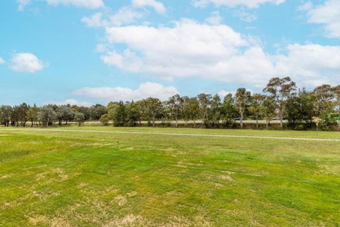 ZMITH Apartment - BROOKE, - Near AIS, GIO Stadium, UC, & Nth - Canberra Hospital - New South Wales Tourism  3