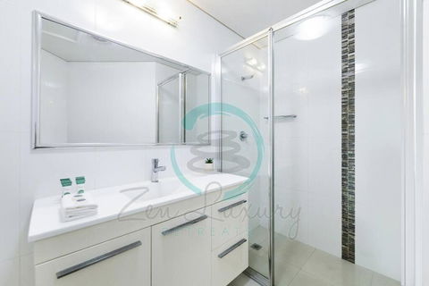 Zen On Stuart: 3-BR Penthouse Pad + Pool + BBQ - New South Wales Tourism  2