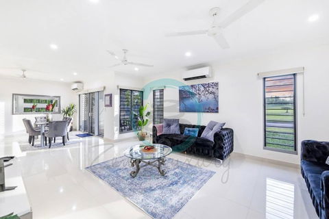 Zenhouse: Stylish Muirhead Home Near Park/Hospital - New South Wales Tourism  0
