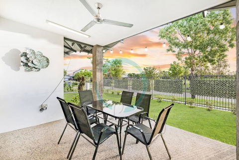 Zenhouse: Stylish Muirhead Home Near Park/Hospital - New South Wales Tourism  1
