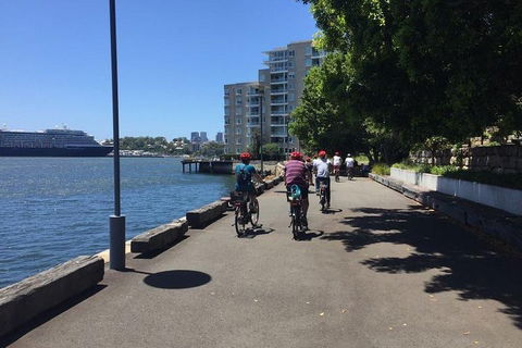Sydney Harbour Discovery Tour - New South Wales Tourism  4