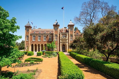 Perth Scavenger Hunt: Perched On A Swan - New South Wales Tourism  0
