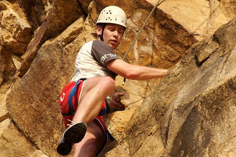 Rock Climbing At The Kangaroo Point Cliffs In Brisbane - New South Wales Tourism  0