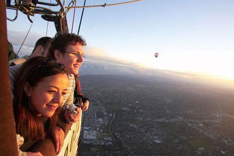 Melbourne Balloon Flights, The Peaceful Adventure - New South Wales Tourism  1