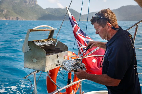 2-Night Cabin Charter Aboard Cruising Yacht Milady - New South Wales Tourism  5