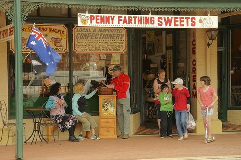 2-Day Wave Rock, York, Wildflowers & Aboriginal Experience - New South Wales Tourism  4