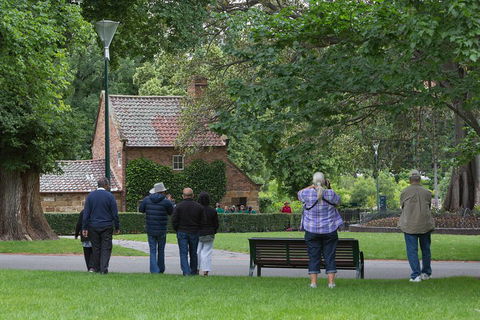 Small-Group Melbourne Sightseeing Tour - New South Wales Tourism  1