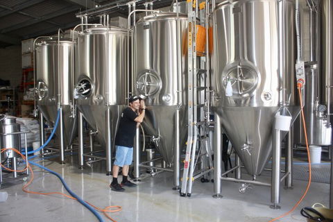 Hipster Sipster Brewery And Distillery Tour - New South Wales Tourism  1